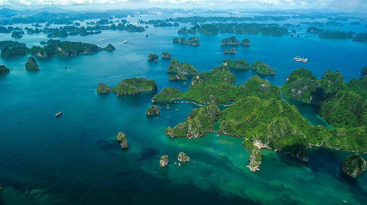 HaLong Bay overview