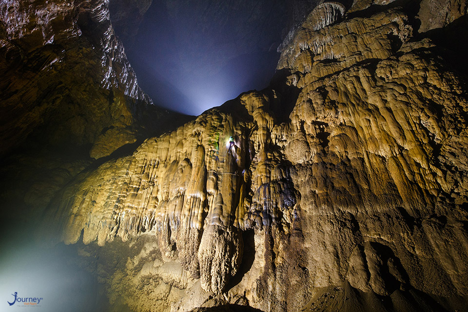 Bone Basin In Cac Co Cave Thay Pagoda - Journey Vietnam