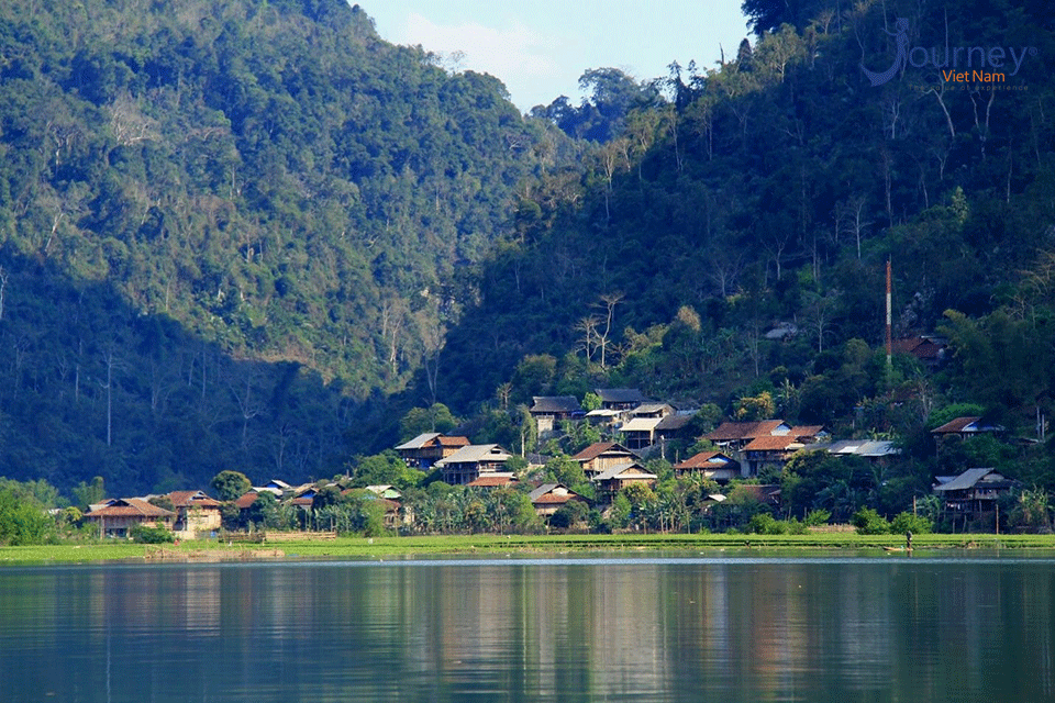 Pac Ngoi – Green Village in Ba Be Lake