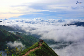 Hunt Clouds Atop Ta Xua Peak - Journey Vietnam